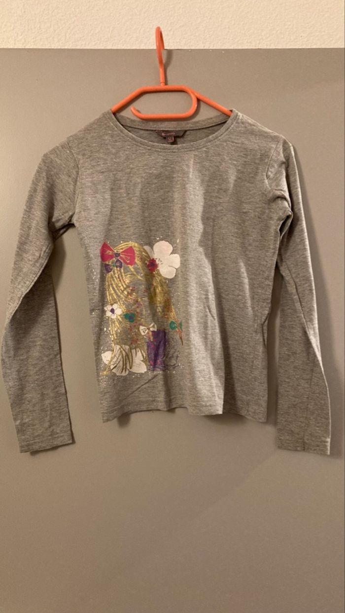 Lot de 5 T-shirts 12 ans (qui taille plutôt 10 ans) 4 manches longues et 1 manches courtes) - photo numéro 3