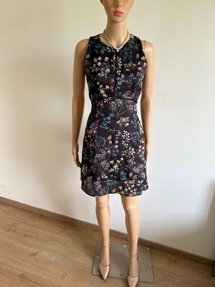 Robe noire et fleurie sans manches Morgan taille 36 TBE - photo numéro 3