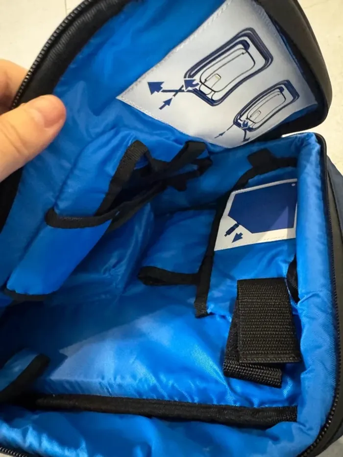 Sac à dos navy Fresenius Kabi Amika, très bon état 23x35cm - photo numéro 4