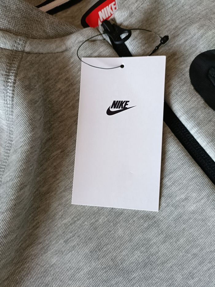 Gilet enfant Nike taille 10-12 ans - photo numéro 3