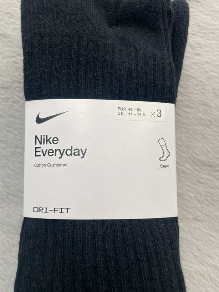 Chaussettes Nike noir montante - Taille 46-50 - photo numéro 2