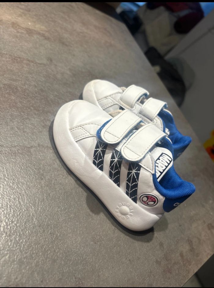 Basket adidas Spiderman - photo numéro 1