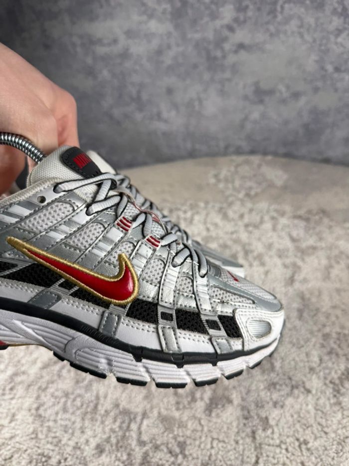 Nike P-6000 Running - OG White University - Red & Silver & White & Gold - photo numéro 14