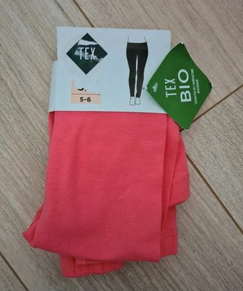 Legging 5/6 ans neuf avec etiquette