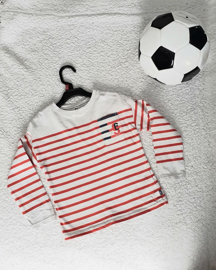 T-shirt rayé gris et rouge 4 ans Okaïdi