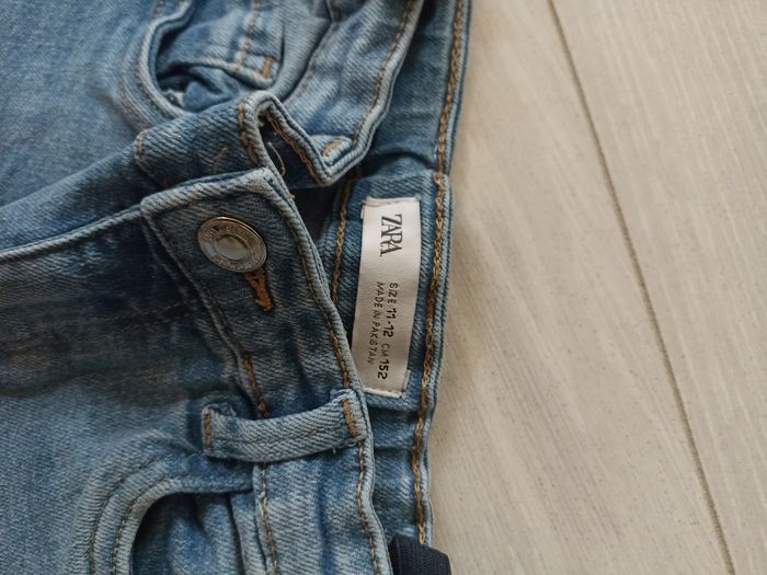 A vendre Jeans, cargo et jupe salopette, entre 9 et 13 ans a vendre - photo numéro 6