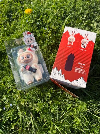 Labubu coca cola surprise shake canette Pop Mart the monster 