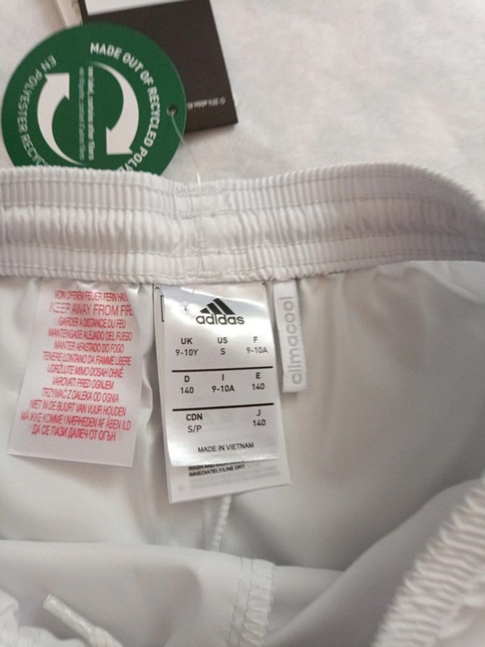 Short de foot Adidas équipe Réal Madrid taille 9/10 ans authentique neuf - photo numéro 9