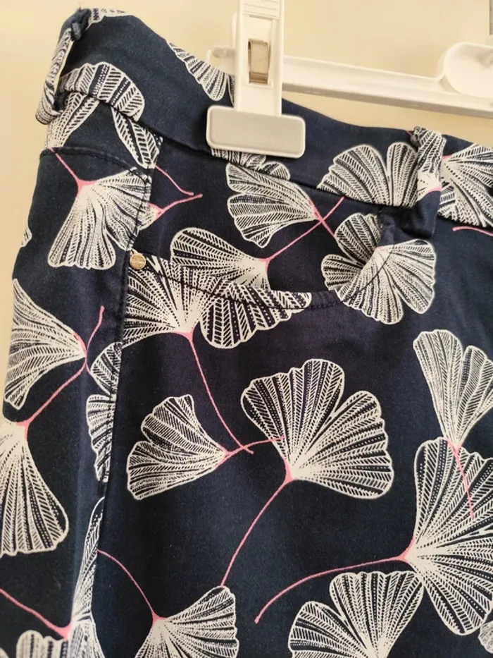 Beau pantalon court Esprit motifs fleuris stretch comme neuf - photo numéro 5