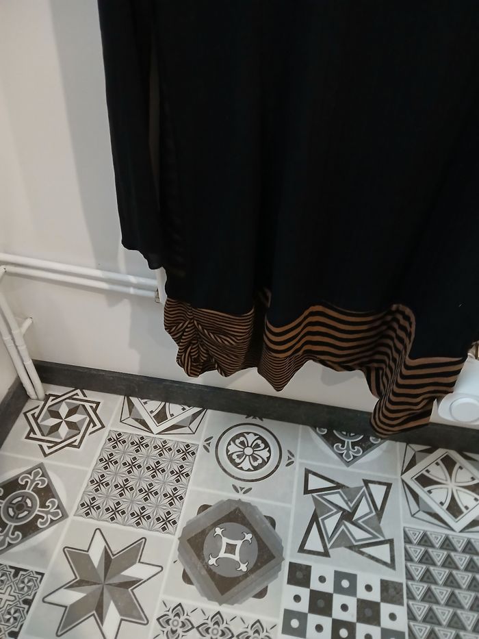 Robe  noire à rayures marron - photo numéro 4