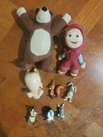 Lot de figurines masha et mishka