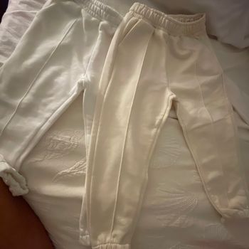 1 Lot de 2 bas de jogging taille 7 ans