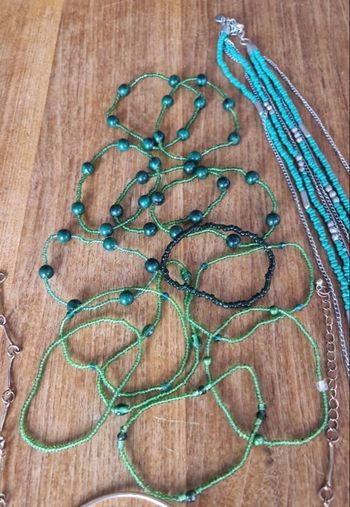 Bracelet et un collier 