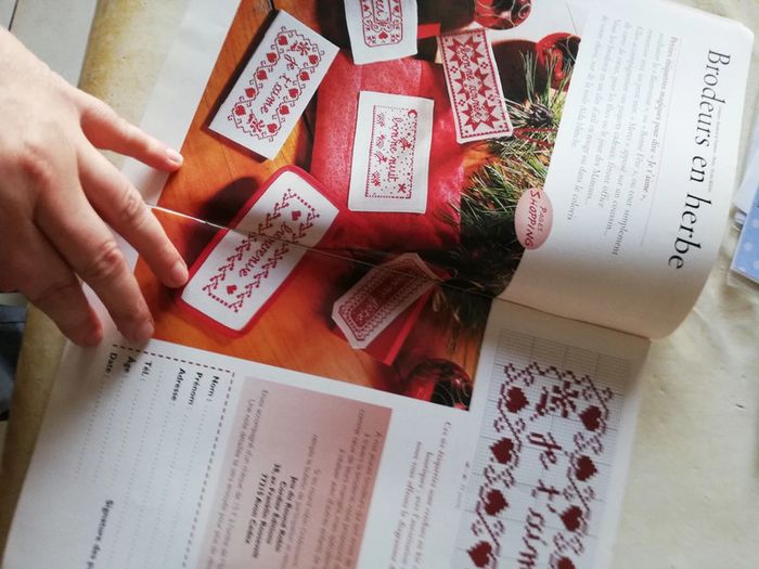 Magazine point de croix. Thème Noël, hiver. - photo numéro 4