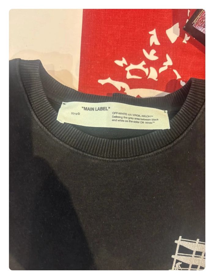 Sweat Off White taille L/XL noir imprimé dans le dos et sur les manches - photo numéro 3