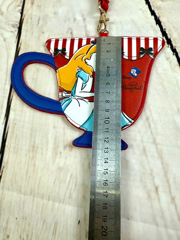 Lanière porte pass annuel Disneyland - Disney store Japon - Alice au pays des merveilles - photo numéro 9