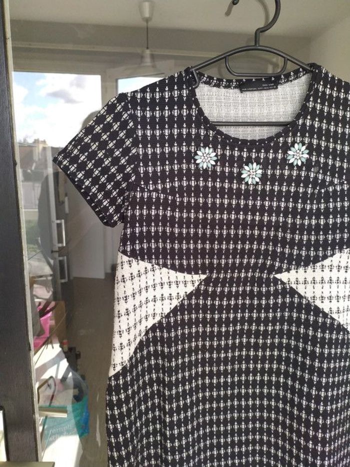 Robe noire et blanche à paillettes Zara Taille M En très bon état
