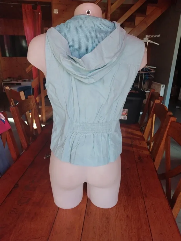 Veste légère sans manches cintrée - photo numéro 3
