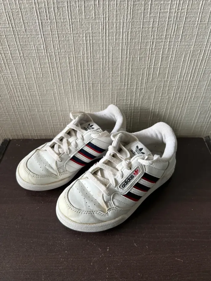 Basket Adidas enfant taille 30 - photo numéro 2
