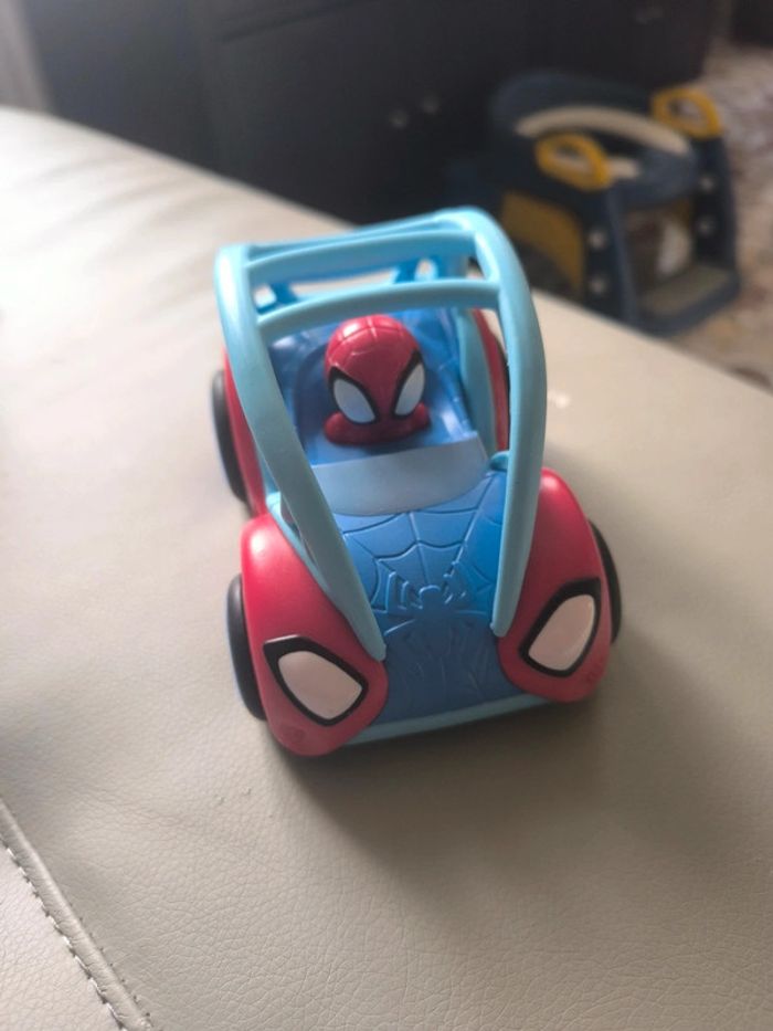 Voiture spidey spiderman comme neuve