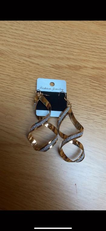 Boucle d’oreille Fantaisies femme dorée neuf