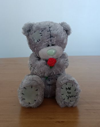 Peluche Doudou Ours gris avec rose rouge. Me to you. 19 cm