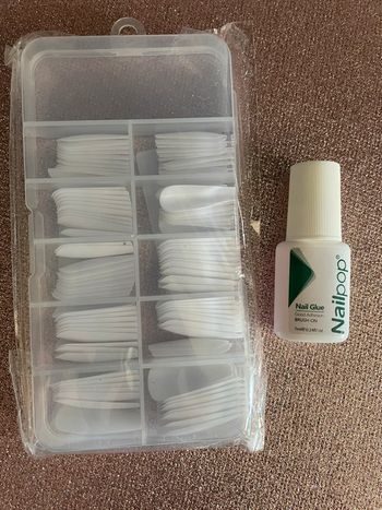 Faux ongles blancs + colle