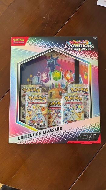 Coffret classeur évolution prismatique EV8.5 FR Pokémon