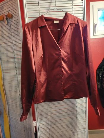 Chemise effet satiné bordeaux