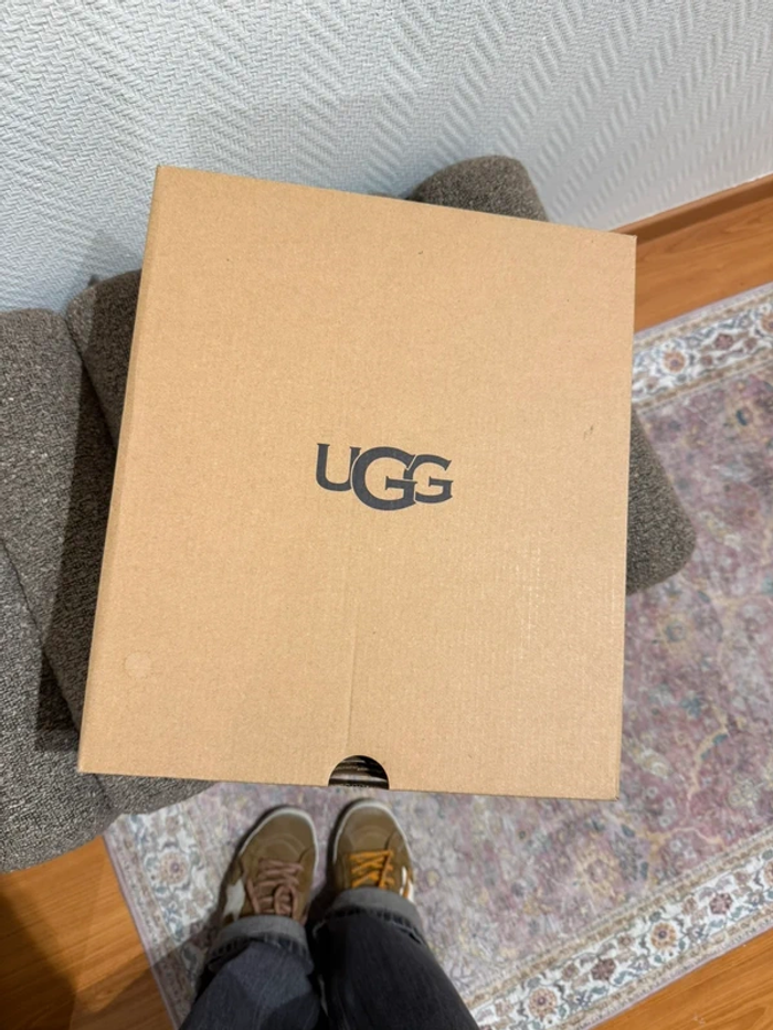 Bottes Ugg mini  taille 39 - photo numéro 7