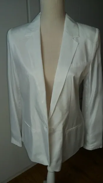Blazer blanc légèrement satiné
