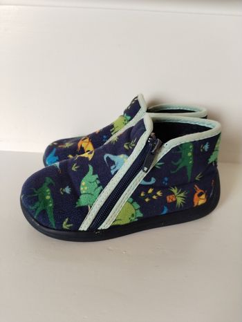 Pantoufles dinosaures, pointure 24 