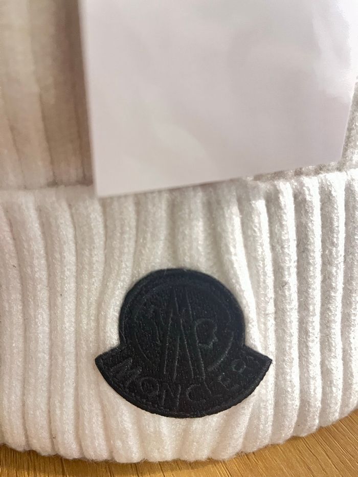 Bonnet Moncler blanc neuf - photo numéro 4