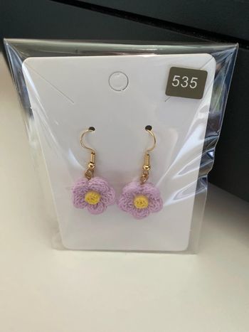 Boucles d’oreilles fleurs violette