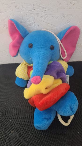 Peluche musicale Trompette d'éléphant de Russ Berrie