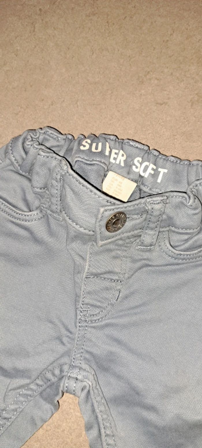 Jeans bleu clair H&M 6 mois - photo numéro 2