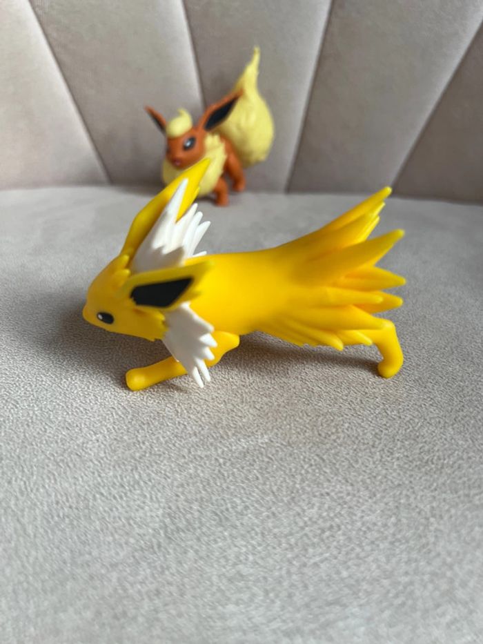 Lot de deux figurines 8 cm Voltali et Pyroli - Pokémon - photo numéro 2