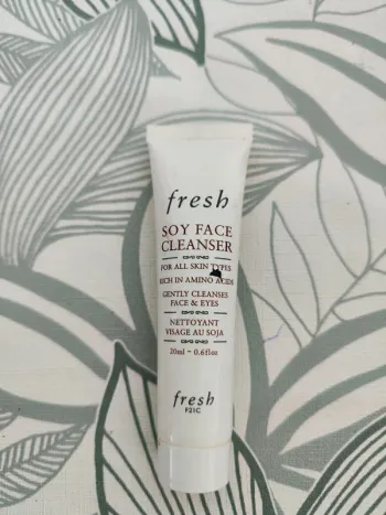 Fresh nettoyant visage au soja 20ml valeur  10€  à utiliser 6 mois après ouverture