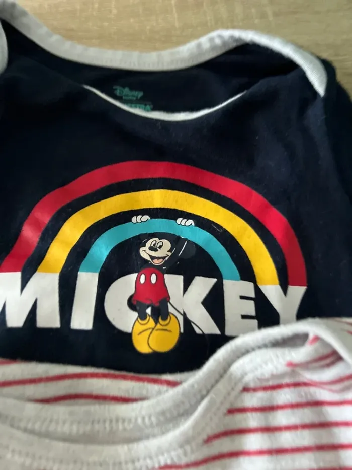 Lot de 3 bodies dont 2 Disney 9 mois manche courte - photo numéro 4