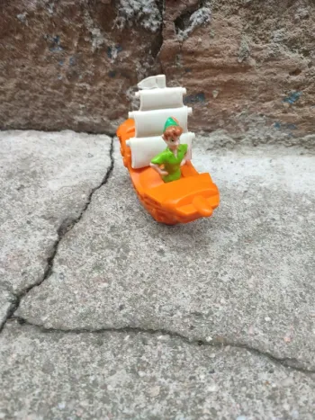 Jouet bateau Peter pan Disney