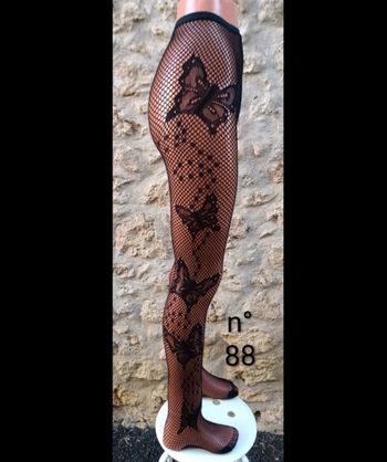 Collant résille motif fantaisie papillons virevoltants sur les côtés