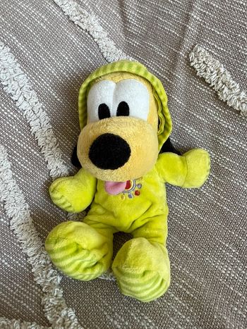 Peluche doudou 26cm Disney pluto chien Mickey jaune et vert très bon état