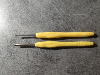 Lot de 2 crochets ergonomiques manche en silicone 2.5 mm