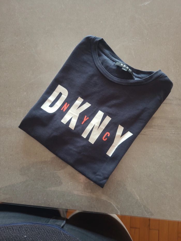 Tee-shirt DKNY 8 ans - photo numéro 8