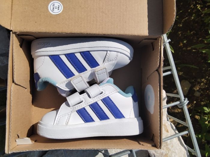 Baskets Adidas taille 19 - photo numéro 9