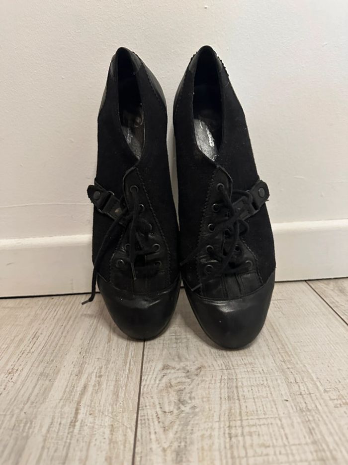 Chaussures Bata Taille 39 - photo numéro 2