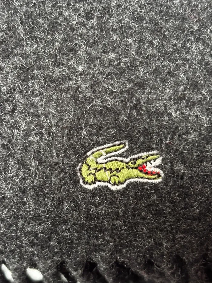 Écharpe enfant Lacoste en laine, écharpe Lacoste vintage. - photo numéro 3