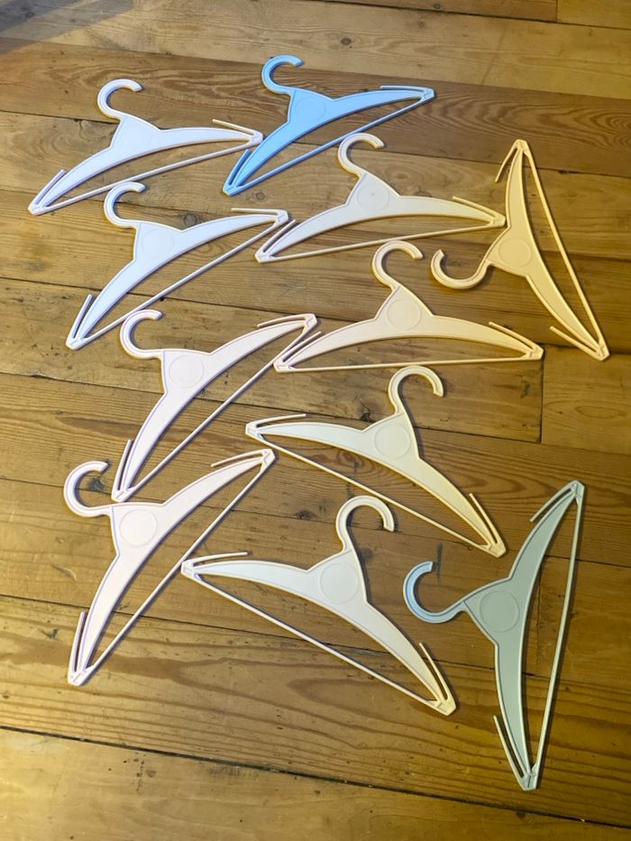 11 cintres enfants abricot