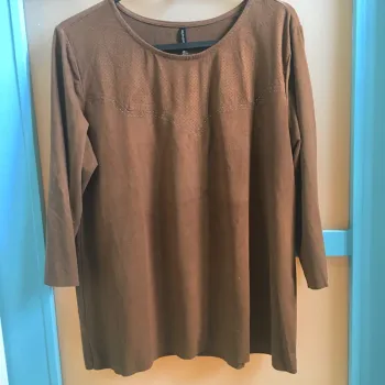 👚 Haut en suédine manches 3/4