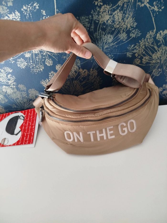 Sac Banane Childhome Banana bag matelassé beige brodé Neuf - photo numéro 6